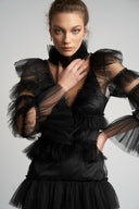 Rochie mini neagra cu volane din tull si decolteu adanc