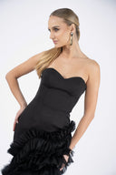 Elegant dress with corset and overlapping ruffle skirt