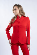 Costum red cu sacou cambrat si guler tunica
