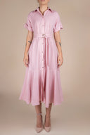 Rochie camasa midi cu volan si cordon Pink cu design feminin, croiala moderna si detalii statement Monarh Design