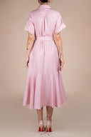 Rochie camasa midi cu volan si cordon Pink cu design feminin, croiala moderna si detalii statement Monarh Design