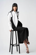 Sarafan negru midi cu buzunare laterale cu design feminin, croiala moderna si detalii statement Monarh Design