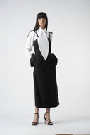 Sarafan negru midi cu buzunare laterale cu design feminin, croiala moderna si detalii statement Monarh Design