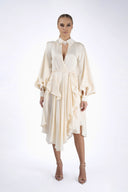 Rochie din matase cu decupaje la maneci