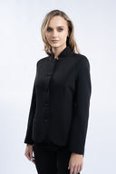Costum black cu sacou cambrat si guler tunica