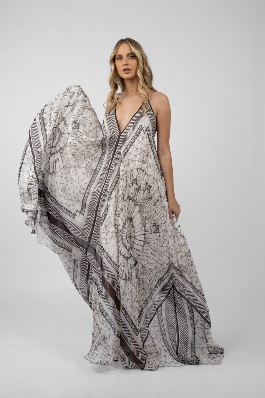 Rochie lunga din matase cu imprimeu grafic