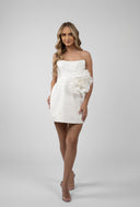 Rochie mini  din dantela chantilly cu floare detasabila