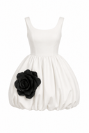 Rochie mini alba cu floare alba