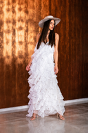 Rochie maxi cu volane din amestec de matase Lucky White