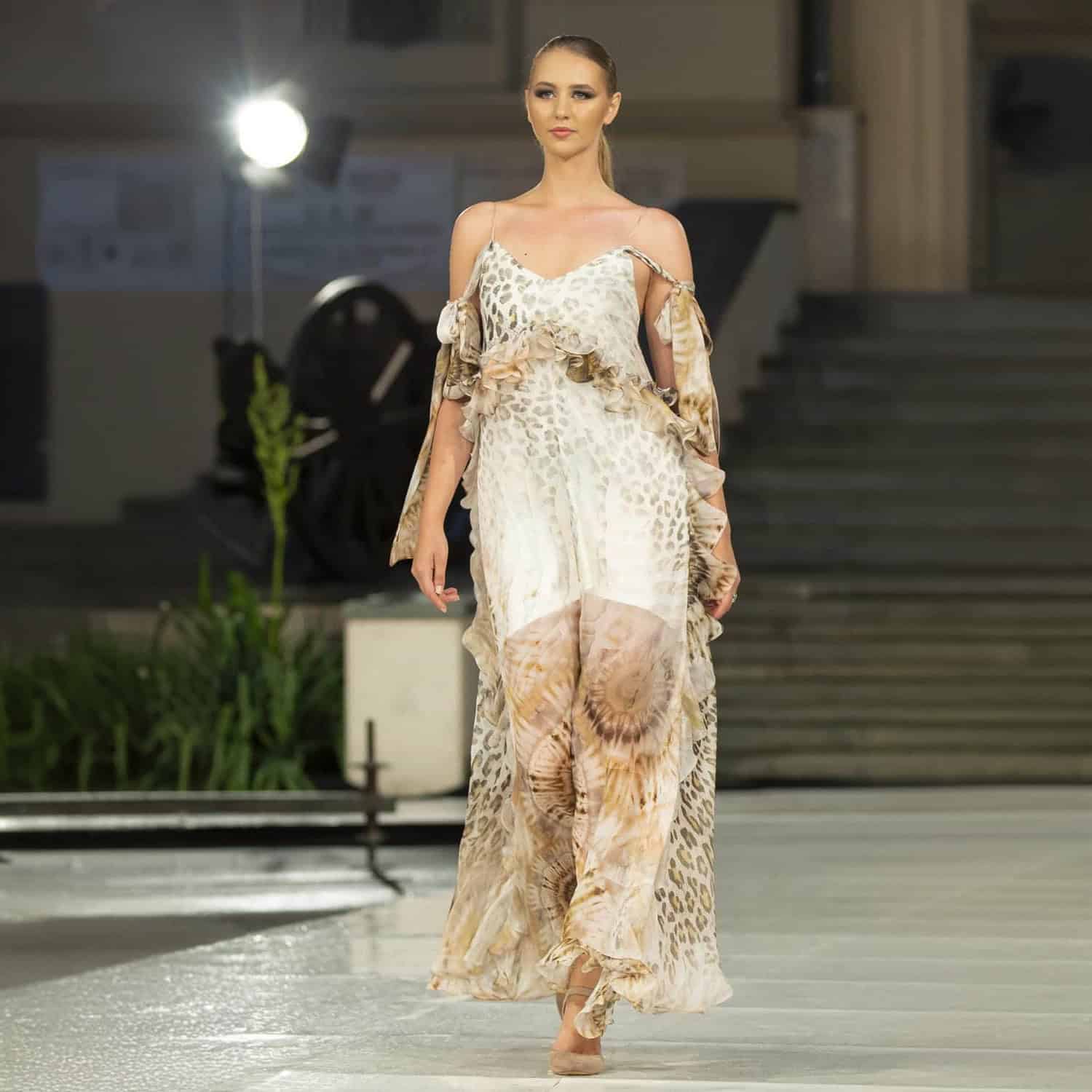 Rochie cu bretele subțiri și eșarfe din mătase naturală