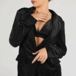 Costum elegant cu detalii strălucitoare - imagine 3