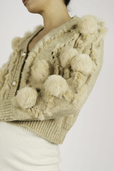 Pulover tricotat din lana cu blana naturala și detalii perlate - imagine 2