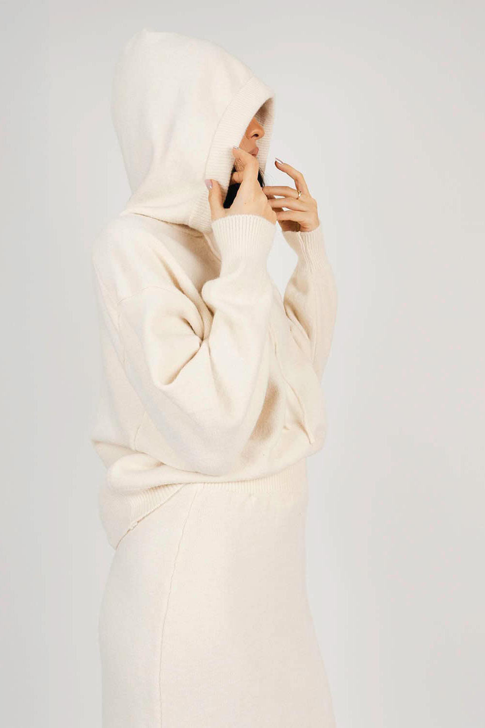 Set-tricotat-din-lana-–-Fusta-si-hanorac-ivory-1 Set tricotat  fusta și hanorac ivory din lana - imagine 5