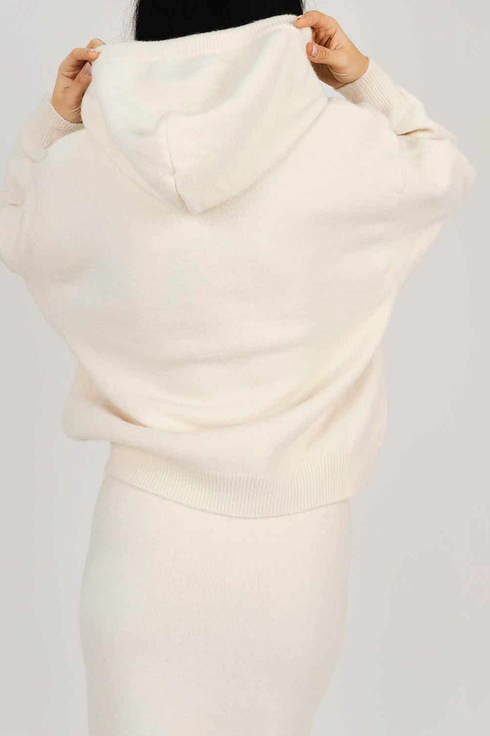 Set-tricotat-din-lana-–-Fusta-si-hanorac-ivory-2 Set tricotat  fusta și hanorac ivory din lana - imagine 6