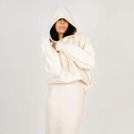 Set tricotat  fusta și hanorac ivory din lana - imagine 4