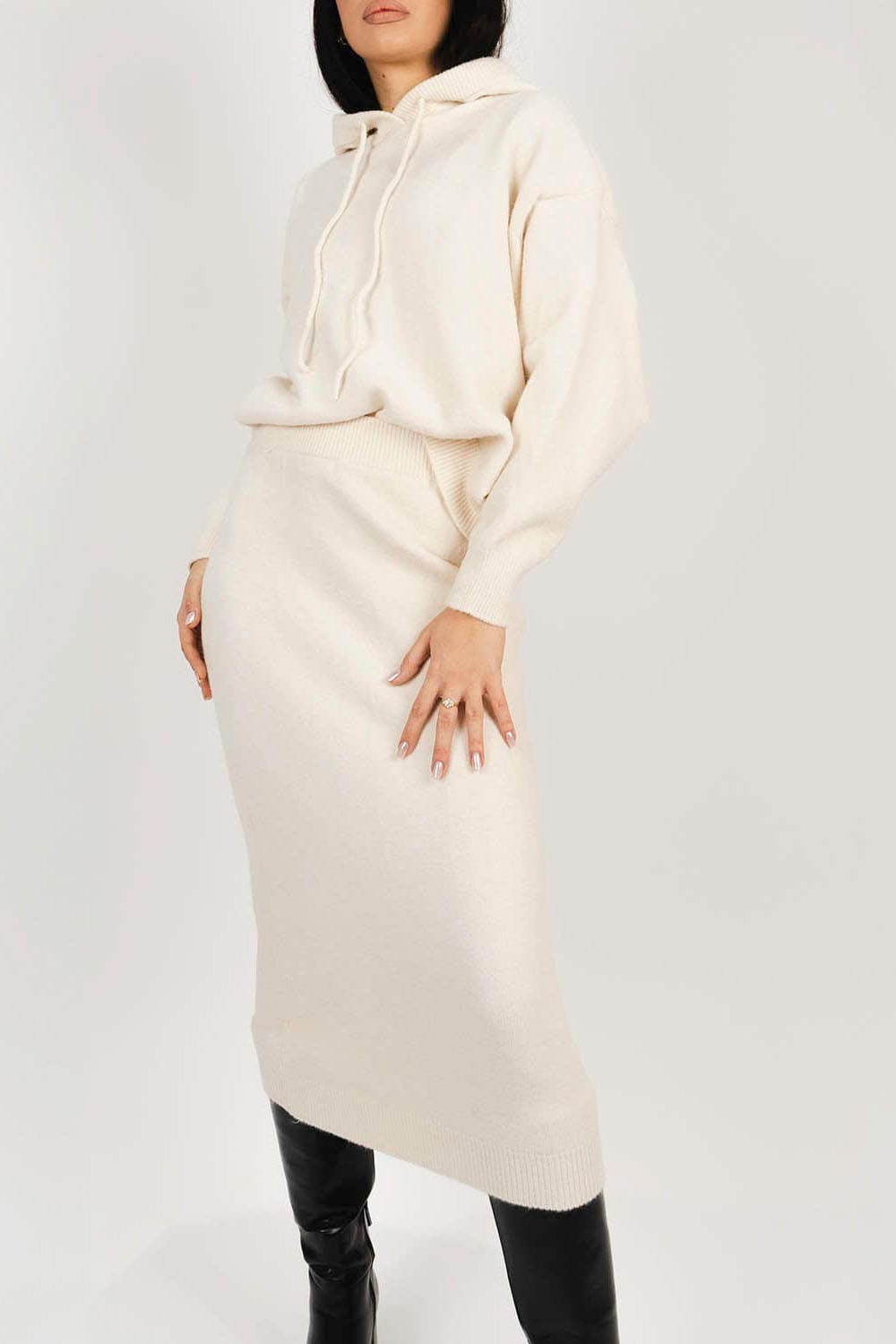 Set-tricotat-din-lana-–-Fusta-si-hanorac-ivory-5 Set tricotat  fusta și hanorac ivory din lana - imagine 2
