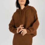 Set tricotat  fusta și hanorac maro din lana - imagine 4