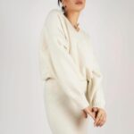 Set tricotat fusta și pulover ivory din lana - imagine 3