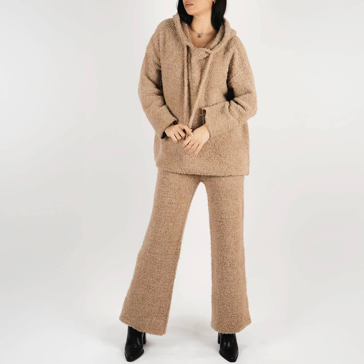 Set tricotat din lână cappuccino– hanorac și pantaloni