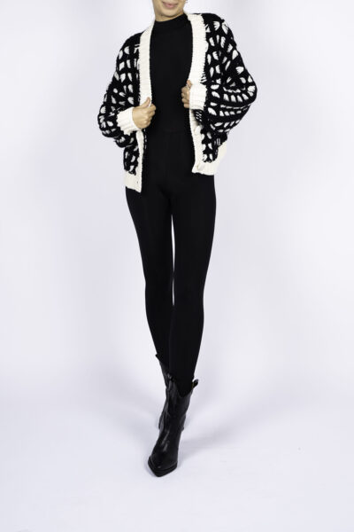 Pulover gros negru cu nasturi tricotati - imagine 3