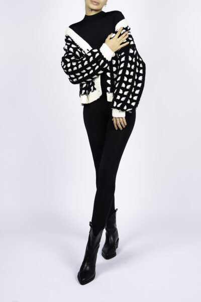 Pulover gros negru cu nasturi tricotati