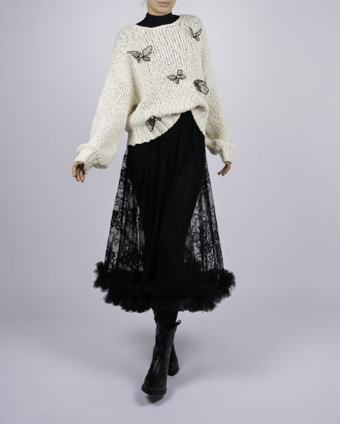 Pulover cu accesorii tip fluturi brodati si perle - imagine 2