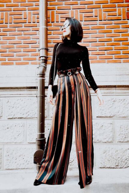 Pantaloni satinati cu pliuri in talie