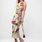 Set satinat cu top petrecut si fusta midi cu imprimeu floral