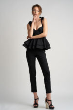 Compleu  cu dungi fine si volane arhitecturale - imagine 4