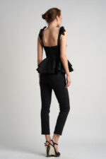 Compleu  cu dungi fine si volane arhitecturale - imagine 2