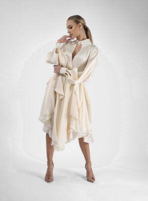 Rochie din matase cu decupaje la maneci