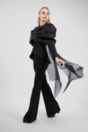 Sacou cu funda supradimensionata si trena din organza