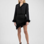 Costum sacou scurt cu fulgi de strut si fusta mini