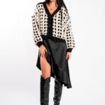 Pulover gros ivory cu nasturi tricotati