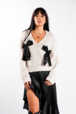 Pulover alb moale si calduros cu funde - imagine 2