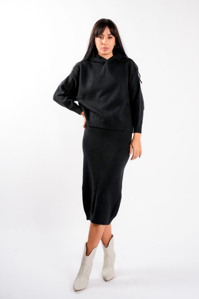 Set tricotat  fusta și hanorac black din lana - imagine 1