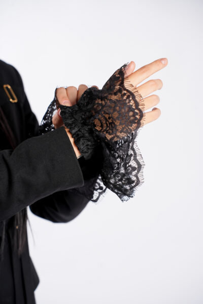 Mansete din dantela chantilly