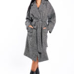 Palton oversize cu imprimeu grafic si cordon