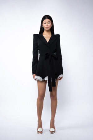 Rochie stil sacou cu inele, volane si umeri supradimensionați - imagine 4