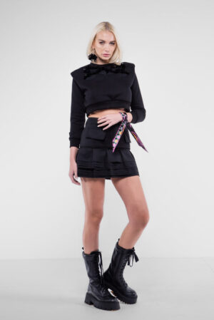 Hanorac cropped cu aplicatii