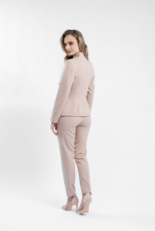 StudioSession-037edit_800x800 Costum nude cu sacou cambrat si guler tunica - imagine 2