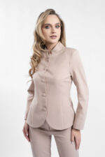 Costum nude cu sacou cambrat si guler tunica - imagine 4