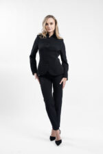 Costum negru cu sacou cambrat si guler tunica - imagine 7