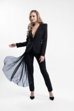 Pantaloni conici cu fronseu si volan lateral