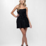 Rochie mini din dantela chantilly cu floare maxi