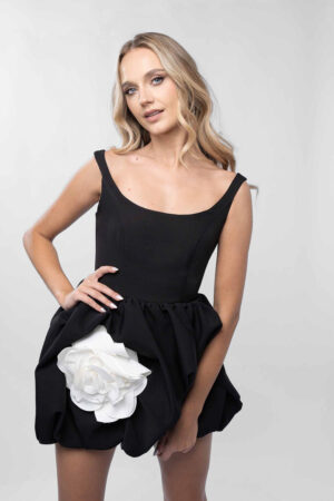 Rochie mini neagra cu floare alba - imagine 4