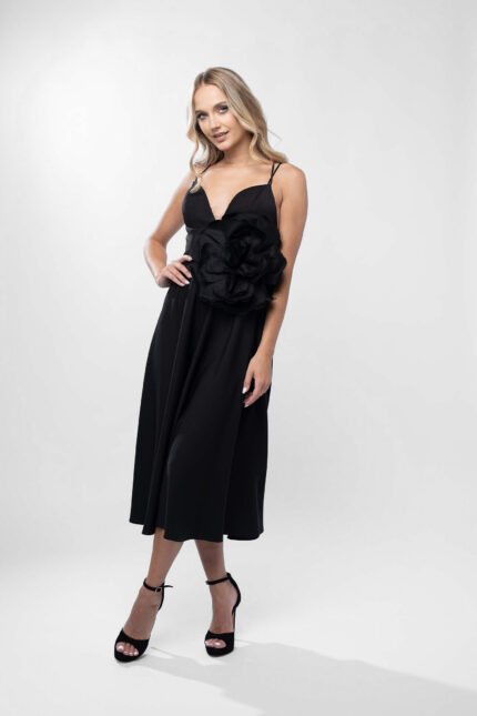 Rochie midi cu bretele fine si decolteu adanc