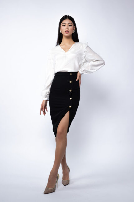 Fusta creion cu slit si nasturi statement