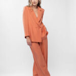 Costum cu pantalon si sacou lejer