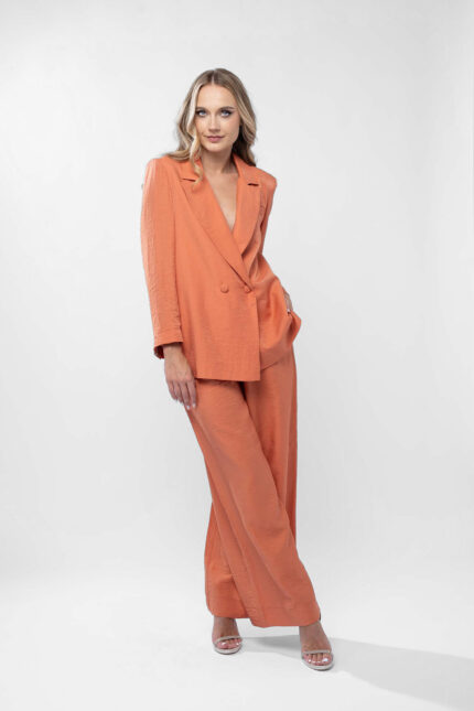 Costum cu pantalon si sacou lejer